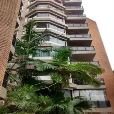 Apartamento à venda com 4 quartos, 225m² - Foto 1