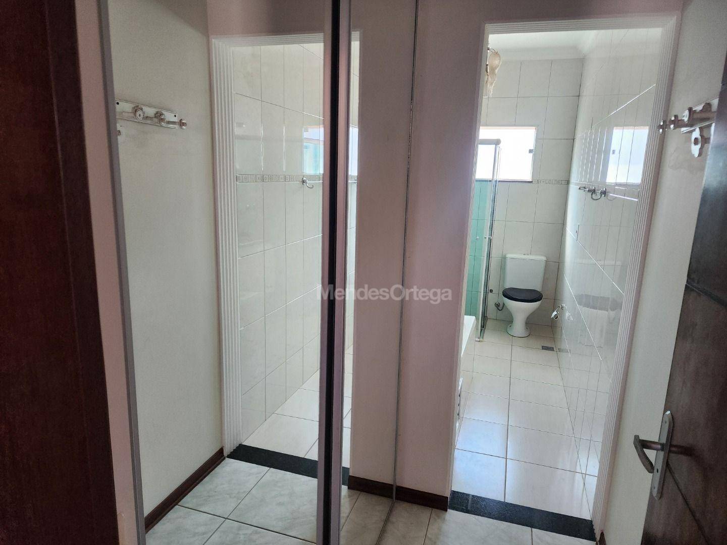 Casa de Condomínio para alugar com 3 quartos, 250m² - Foto 23