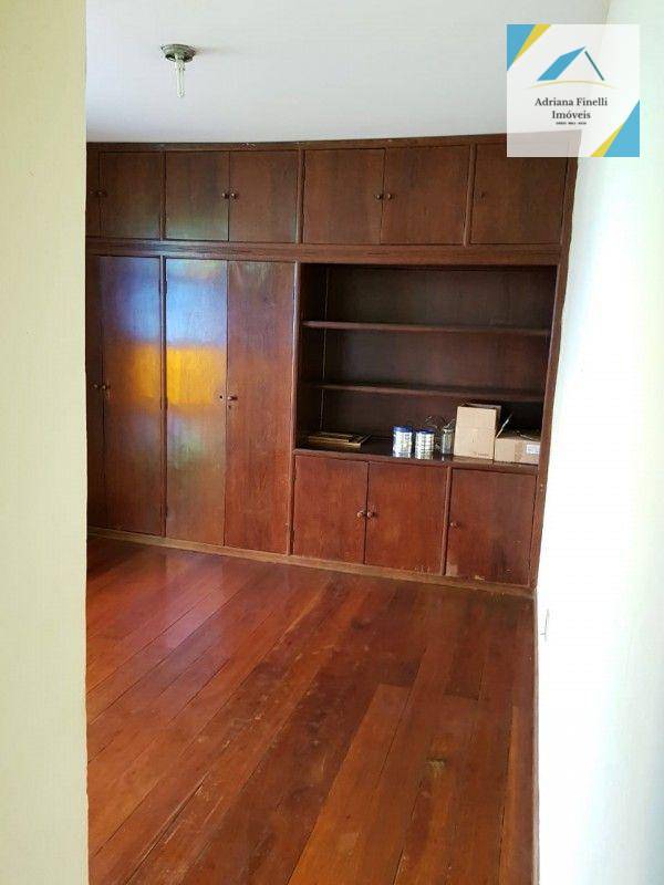 Casa à venda com 6 quartos, 232m² - Foto 9