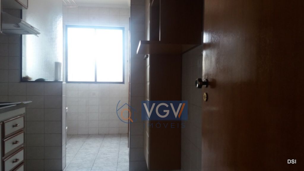 Apartamento à venda com 3 quartos, 97m² - Foto 4