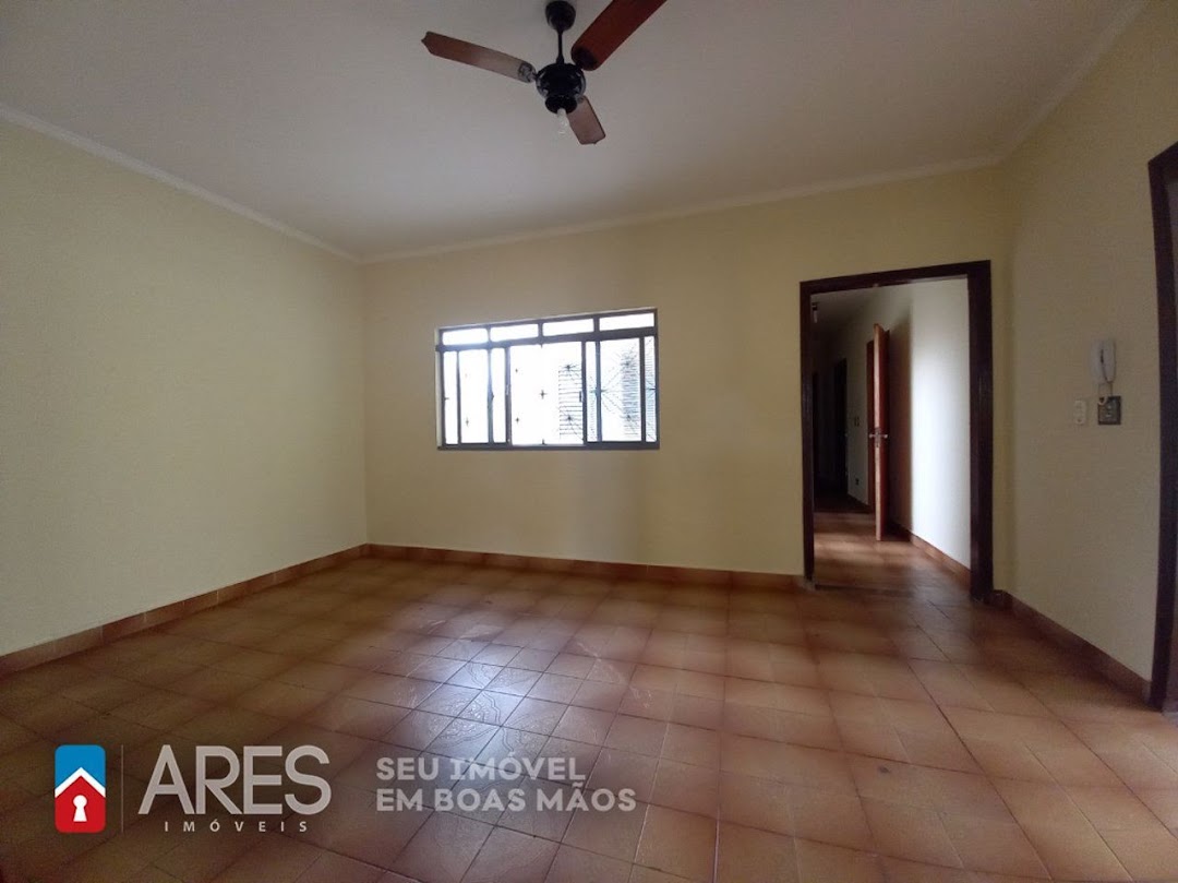 Casa para alugar com 3 quartos, 201m² - Foto 2