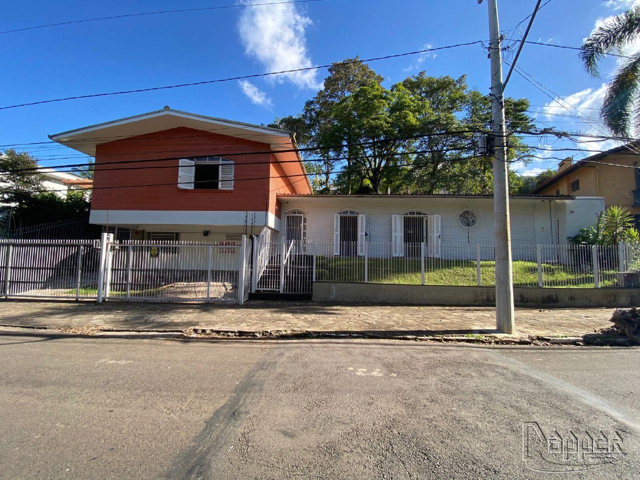 Casa à venda com 3 quartos, 340 - Foto 1