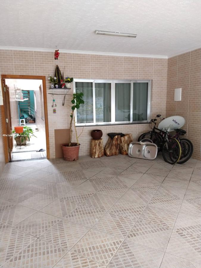 Sobrado à venda com 3 quartos, 200m² - Foto 1