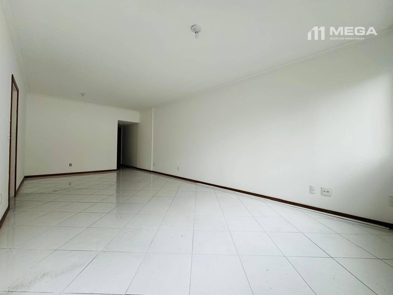 Apartamento à venda com 3 quartos, 130m² - Foto 4