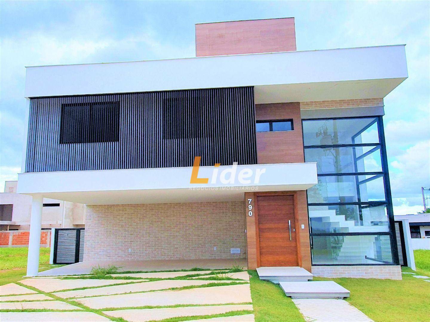 Casa de Condomínio à venda com 4 quartos, 320m² - Foto 1