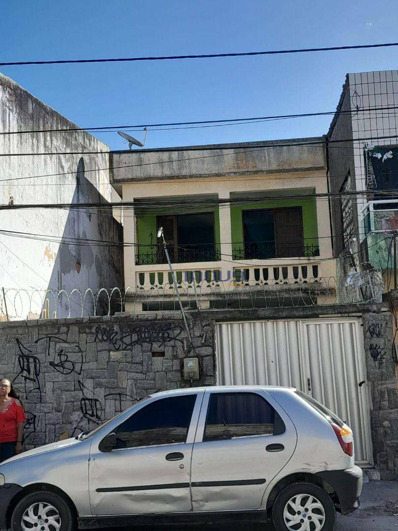 Casa à venda com 3 quartos, 200m² - Foto 2
