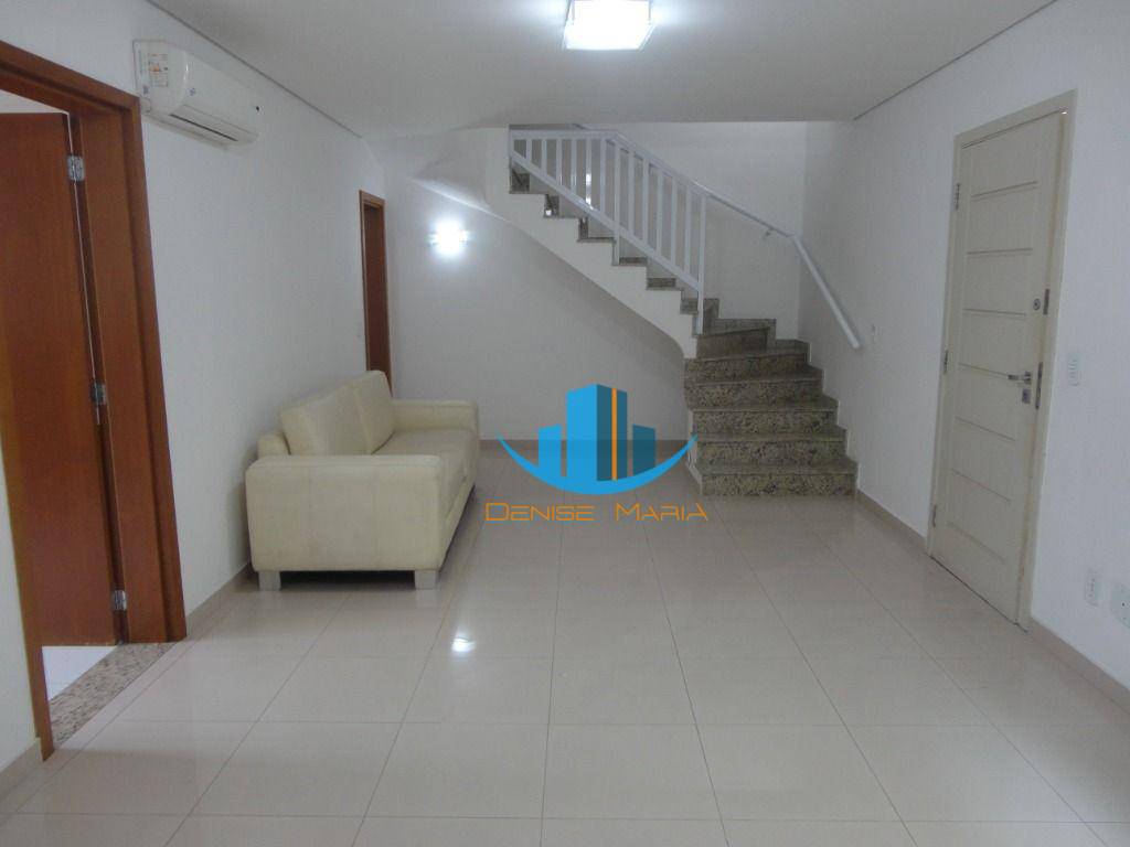 Casa de Condomínio para alugar com 4 quartos, 240m² - Foto 3