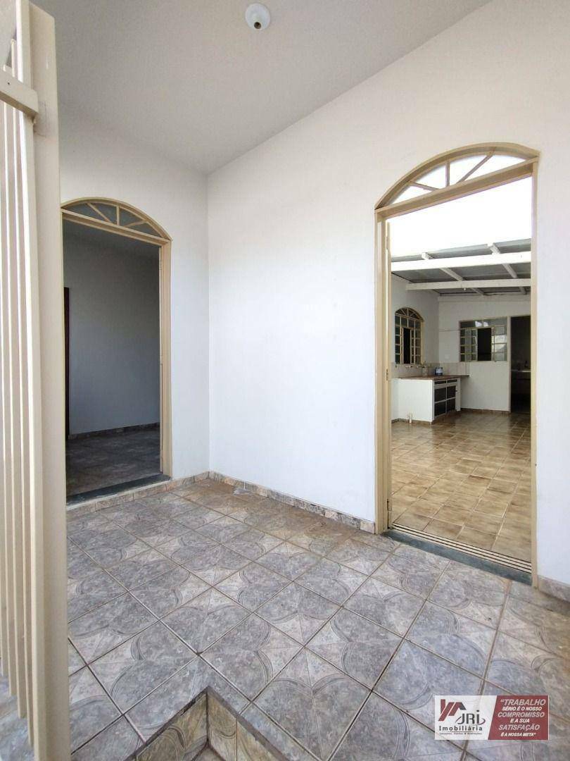 Casa à venda e aluguel com 3 quartos, 100m² - Foto 19