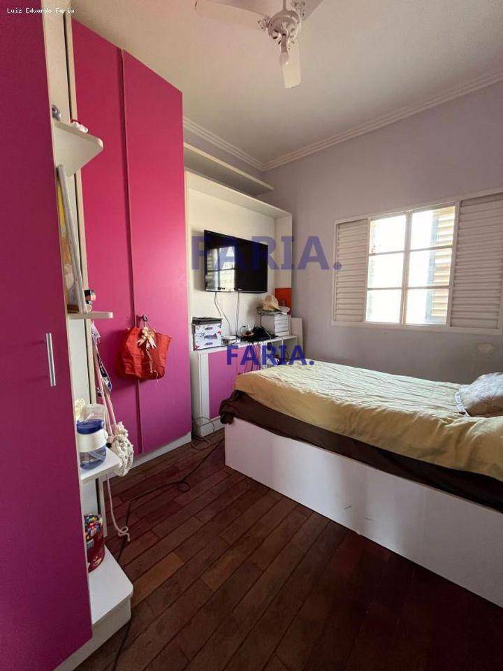 Casa à venda com 7 quartos, 250m² - Foto 12