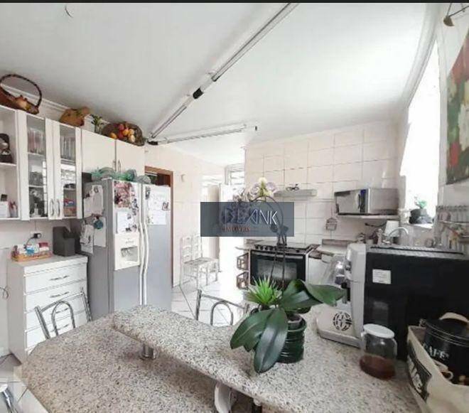 Casa à venda com 3 quartos, 191m² - Foto 1