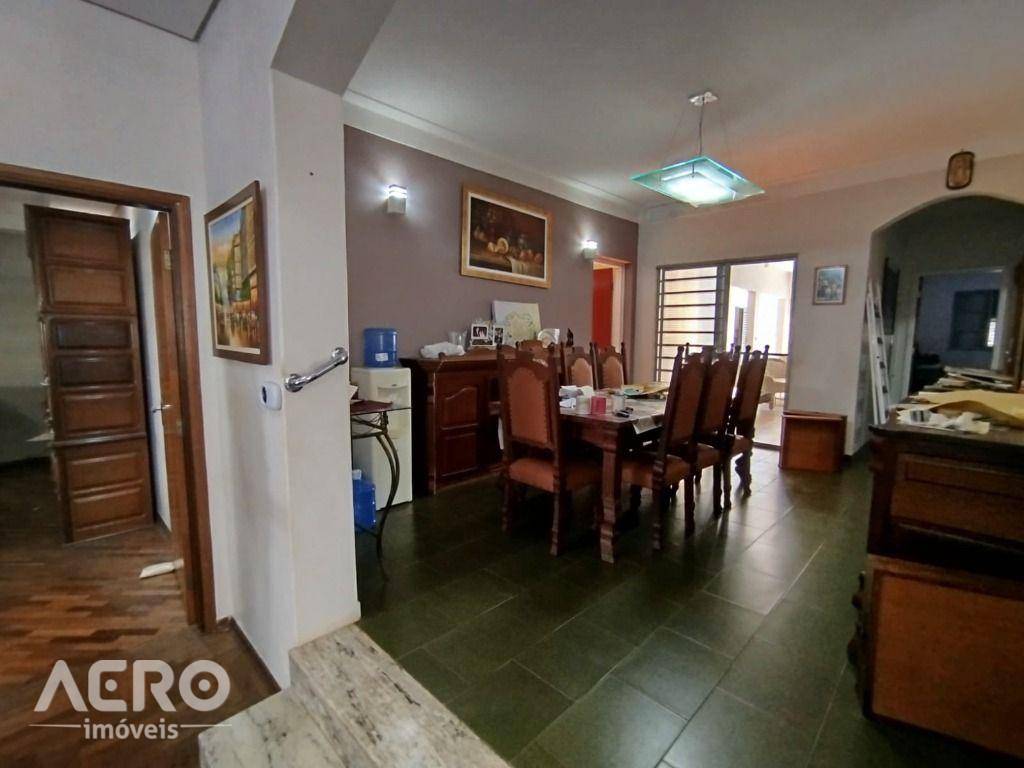Casa, 3 quartos, 335 m² - Foto 2