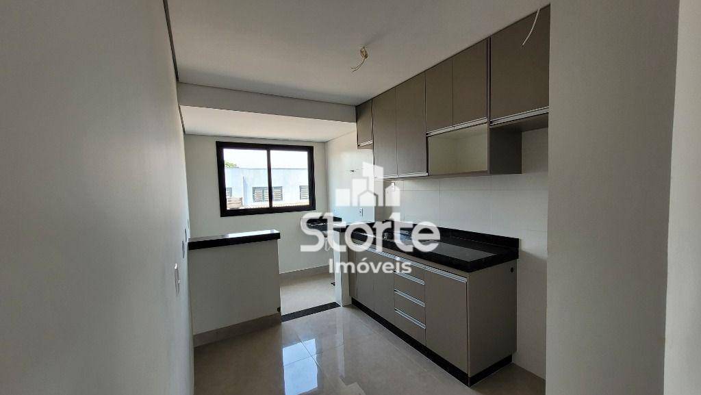 Apartamento à venda com 3 quartos, 83m² - Foto 2