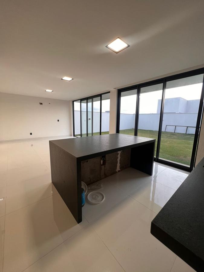 Casa de Condomínio à venda com 4 quartos, 280m² - Foto 3