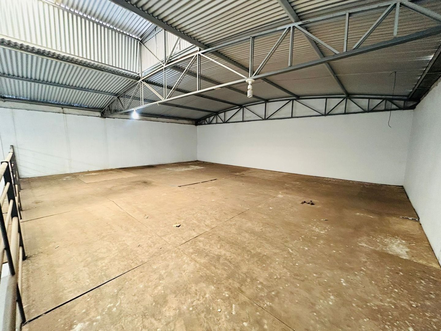 Depósito-Galpão-Armazém à venda, 300m² - Foto 1