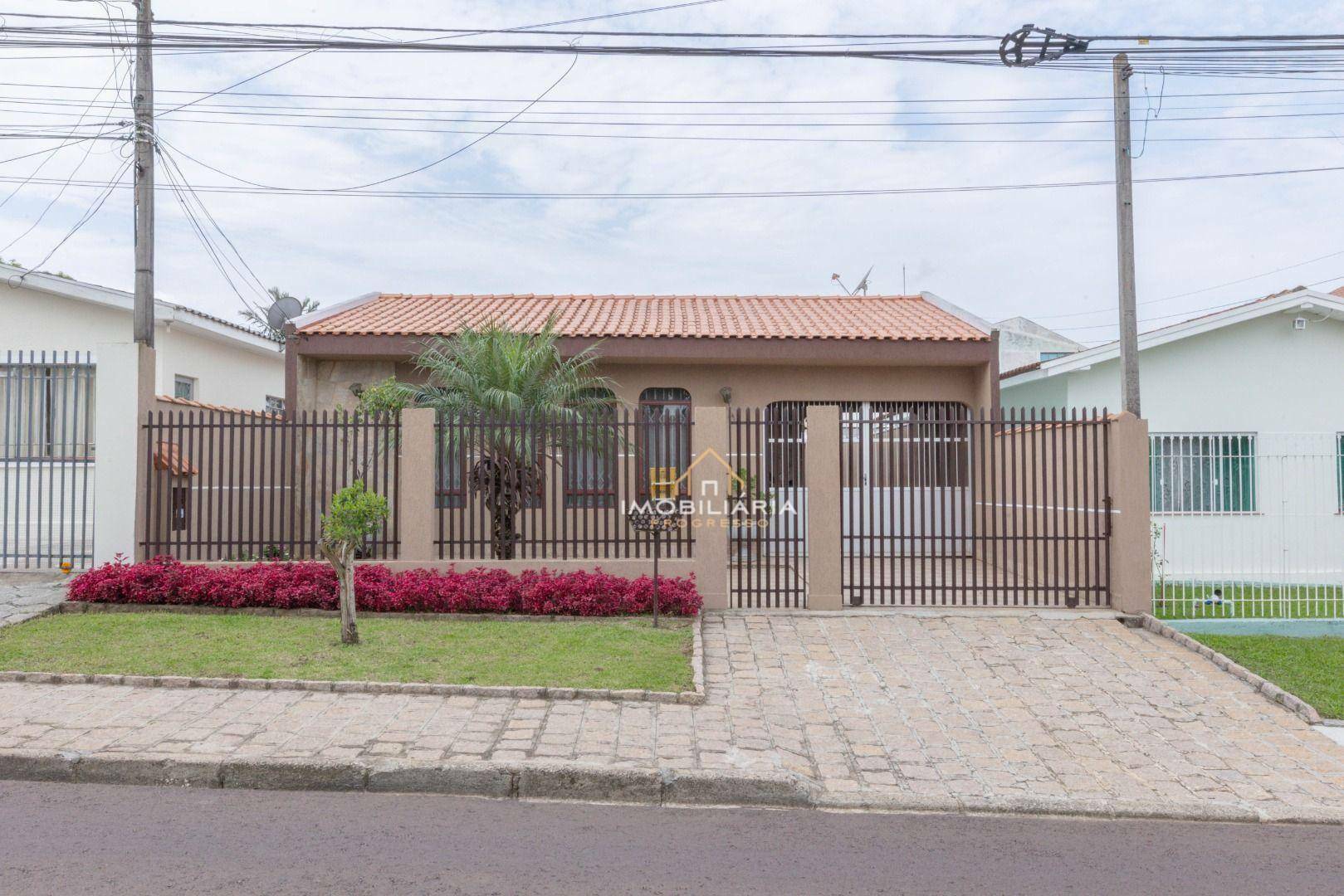 Casa à venda com 3 quartos, 230m² - Foto 1