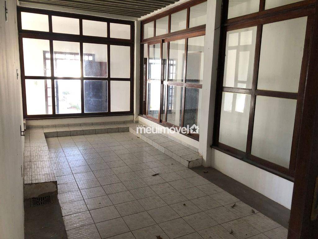 Casa à venda com 3 quartos, 680M2 - Foto 1