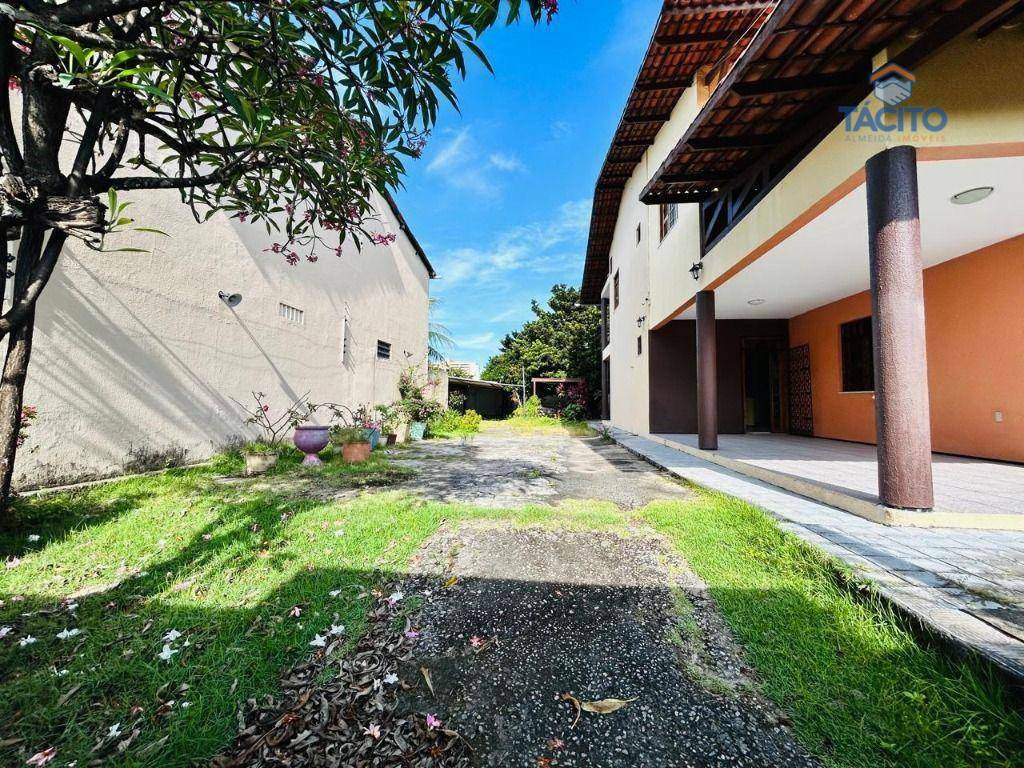 Casa à venda com 5 quartos, 284m² - Foto 2