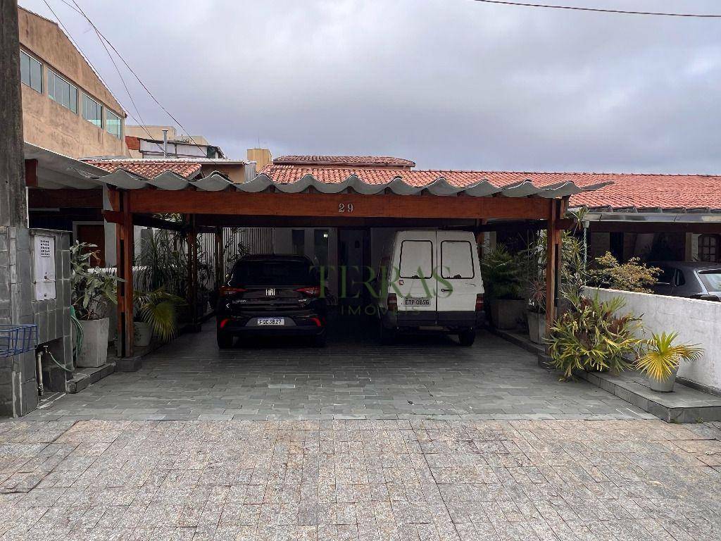 Casa de Condomínio à venda com 5 quartos, 212m² - Foto 2