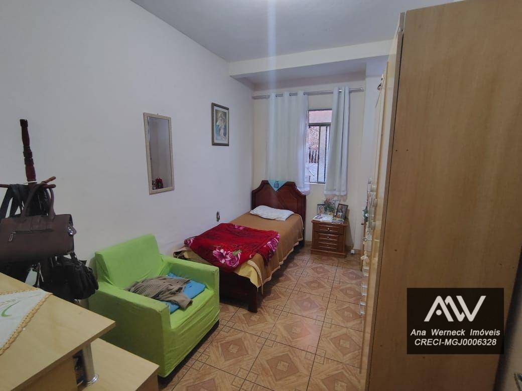 Casa à venda com 8 quartos, 220m² - Foto 7