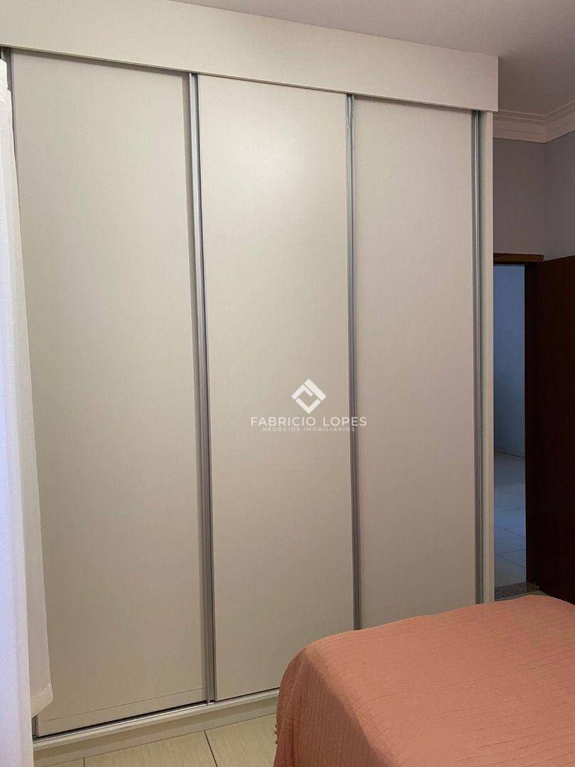 Casa à venda com 3 quartos, 211m² - Foto 13