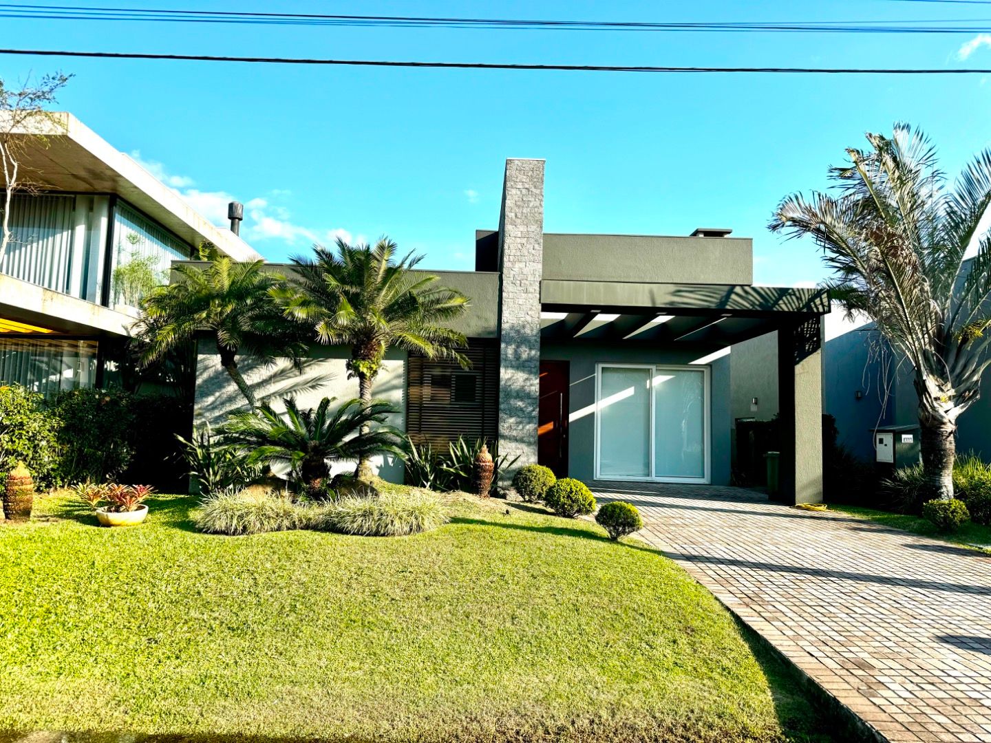 Casa de Condomínio à venda com 4 quartos, 205m² - Foto 1