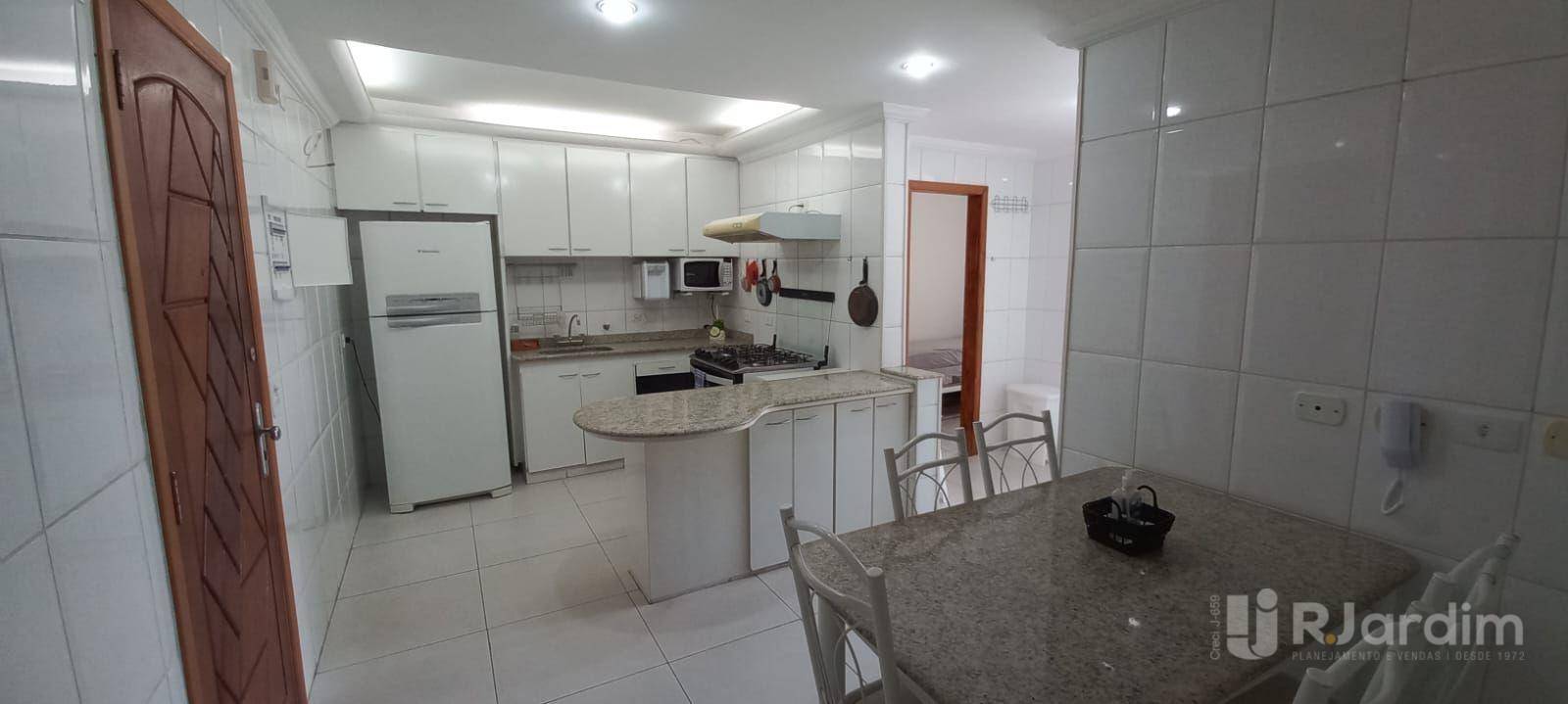 Apartamento à venda e aluguel com 3 quartos, 155m² - Foto 17