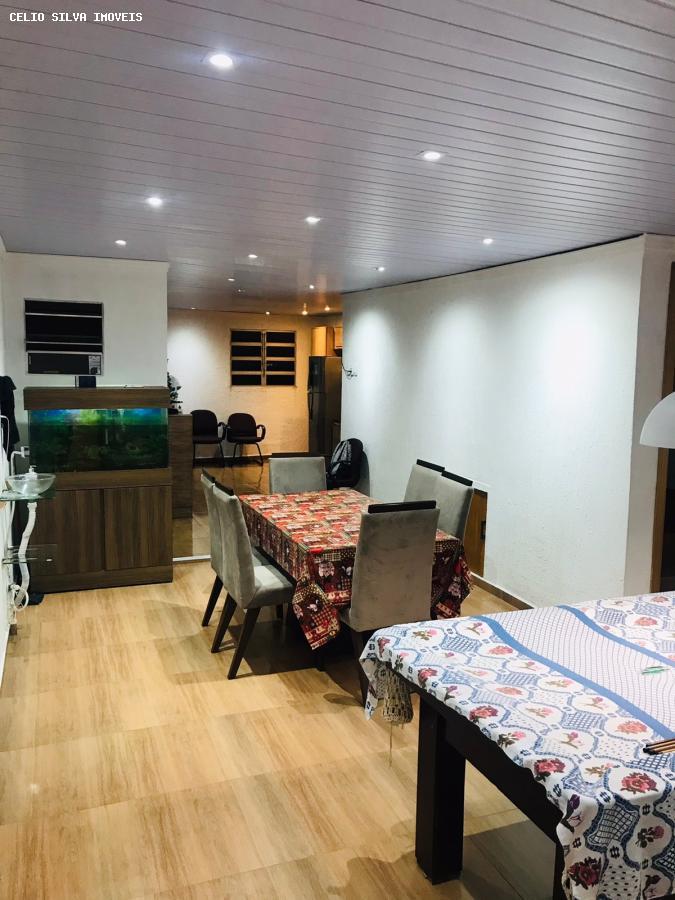 Casa à venda com 4 quartos, 220m² - Foto 2
