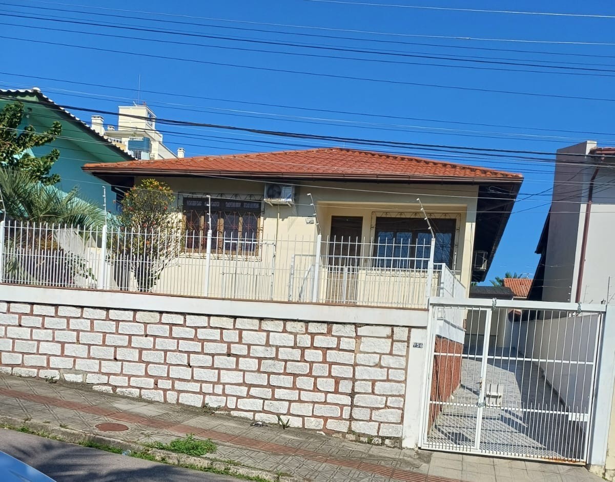 Casa à venda com 4 quartos, 104m² - Foto 1