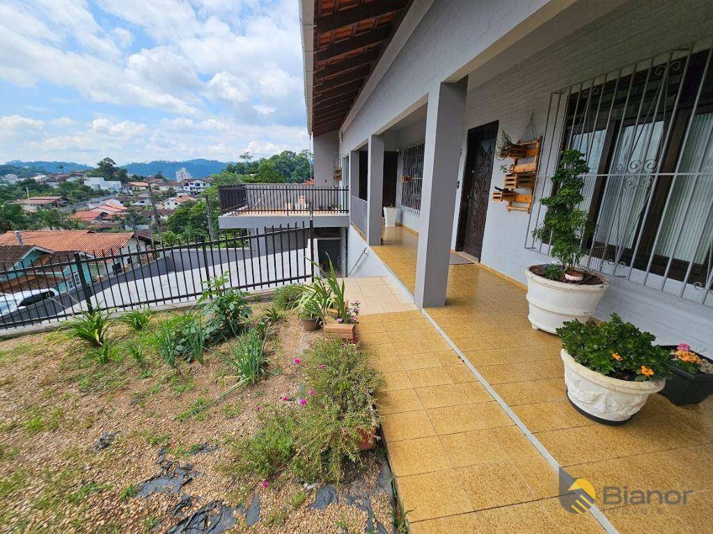 Casa à venda com 4 quartos, 302m² - Foto 27