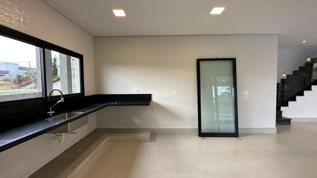 Casa à venda com 3 quartos, 268m² - Foto 20