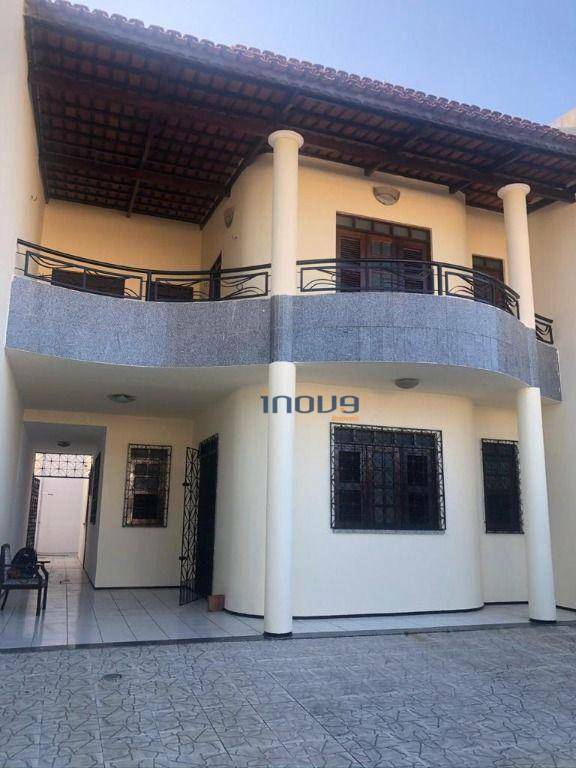 Casa para alugar com 3 quartos, 205m² - Foto 1