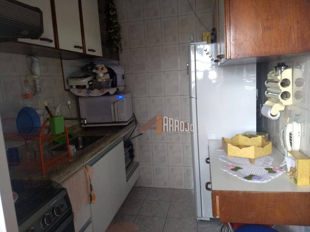 Apartamento à venda com 2 quartos, 65m² - Foto 9