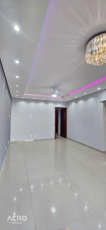 Casa à venda com 3 quartos, 197m² - Foto 11