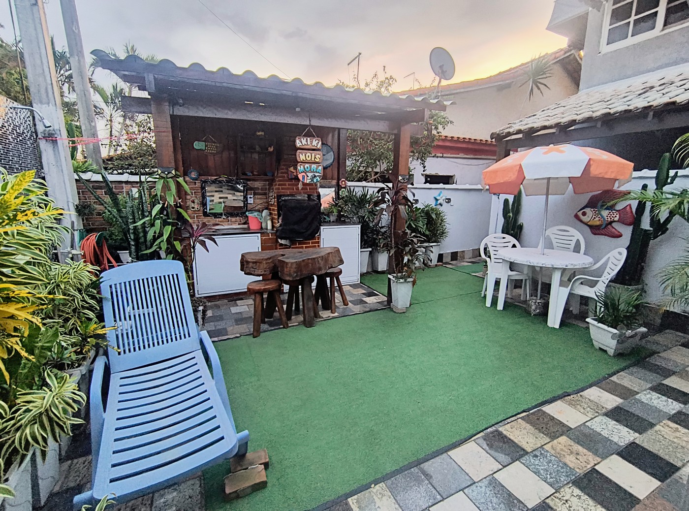 Casa à venda com 2 quartos, 99m² - Foto 1