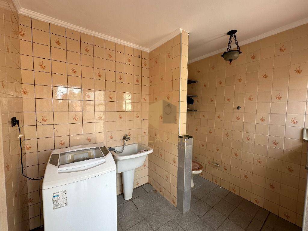 Casa à venda com 4 quartos, 250m² - Foto 14