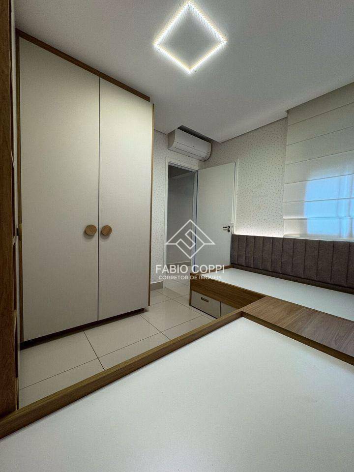 Apartamento à venda com 4 quartos, 134m² - Foto 2