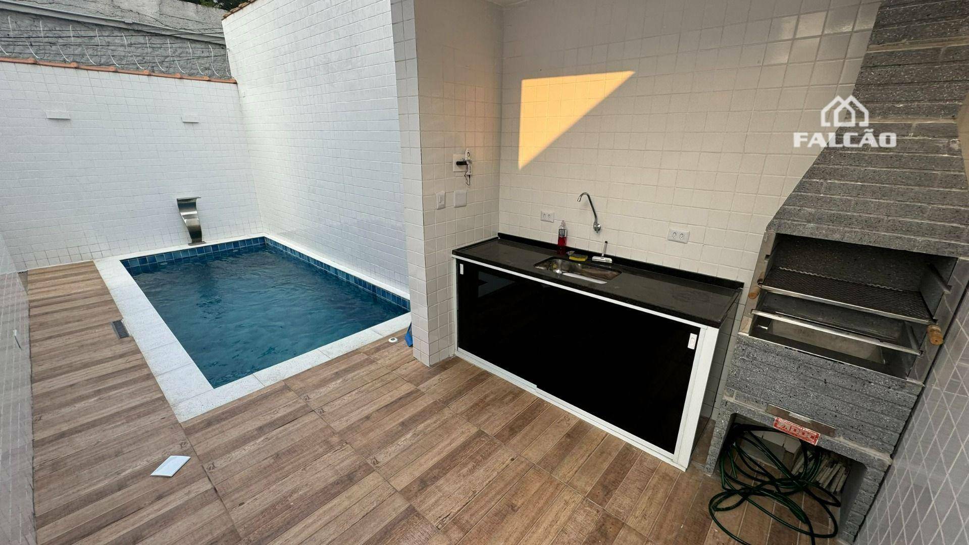 Casa à venda com 3 quartos, 115m² - Foto 1