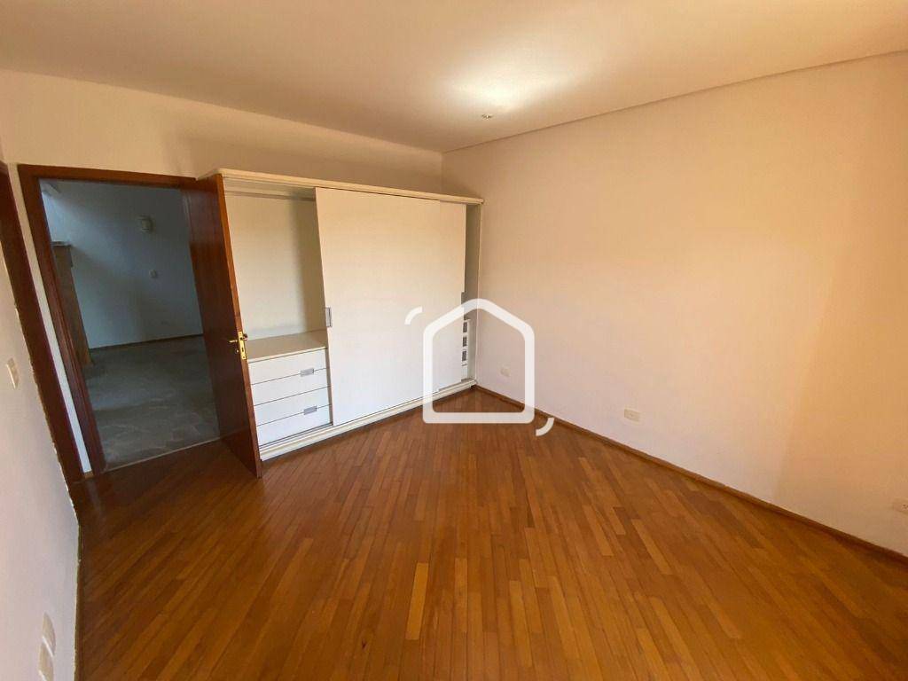 Casa para alugar com 4 quartos, 300m² - Foto 33