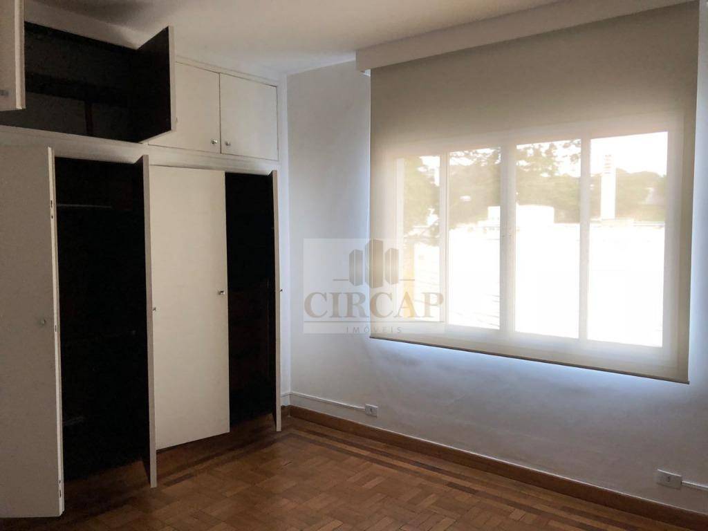 Casa para alugar com 4 quartos, 450m² - Foto 9