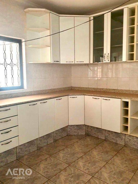 Casa à venda com 6 quartos, 218m² - Foto 20