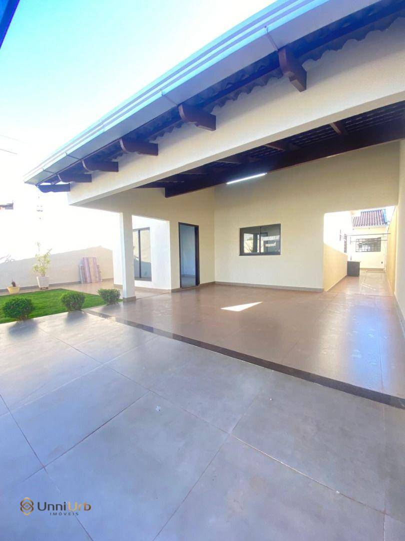 Casa, 3 quartos, 221 m² - Foto 1