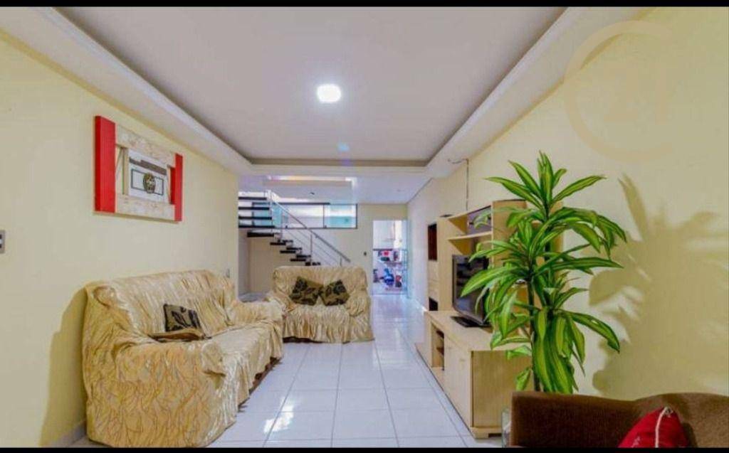 Sobrado à venda com 3 quartos, 320m² - Foto 1