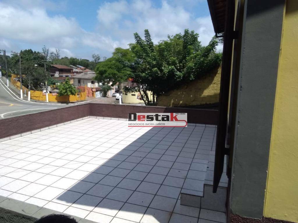 Sobrado à venda com 3 quartos, 212m² - Foto 1