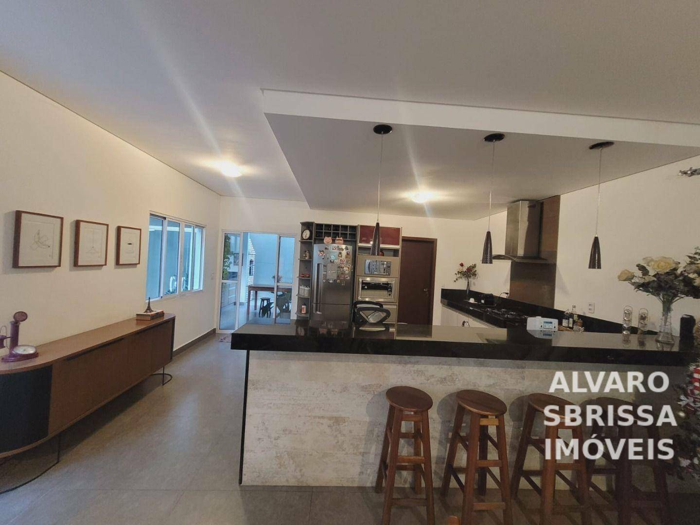 Casa à venda com 3 quartos, 205m² - Foto 8