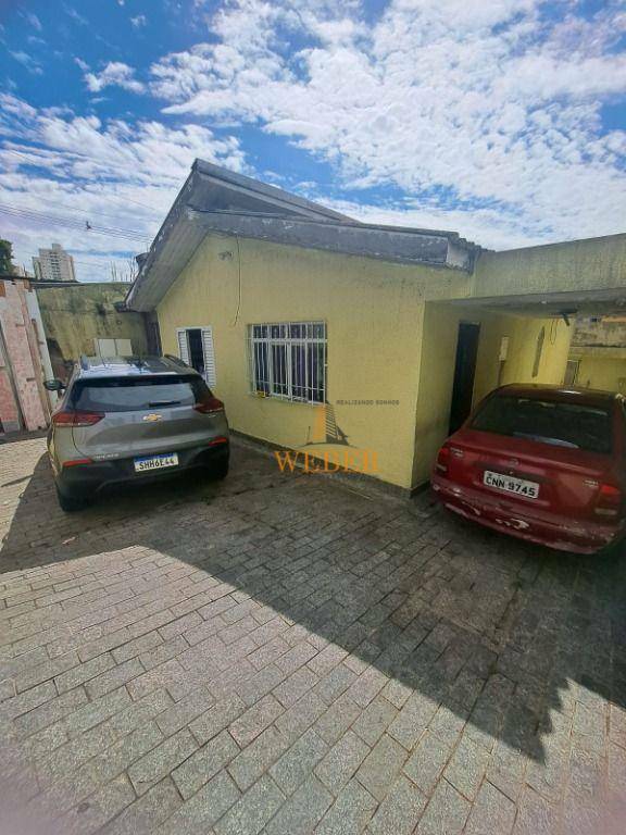 Casa à venda com 3 quartos, 210m² - Foto 1