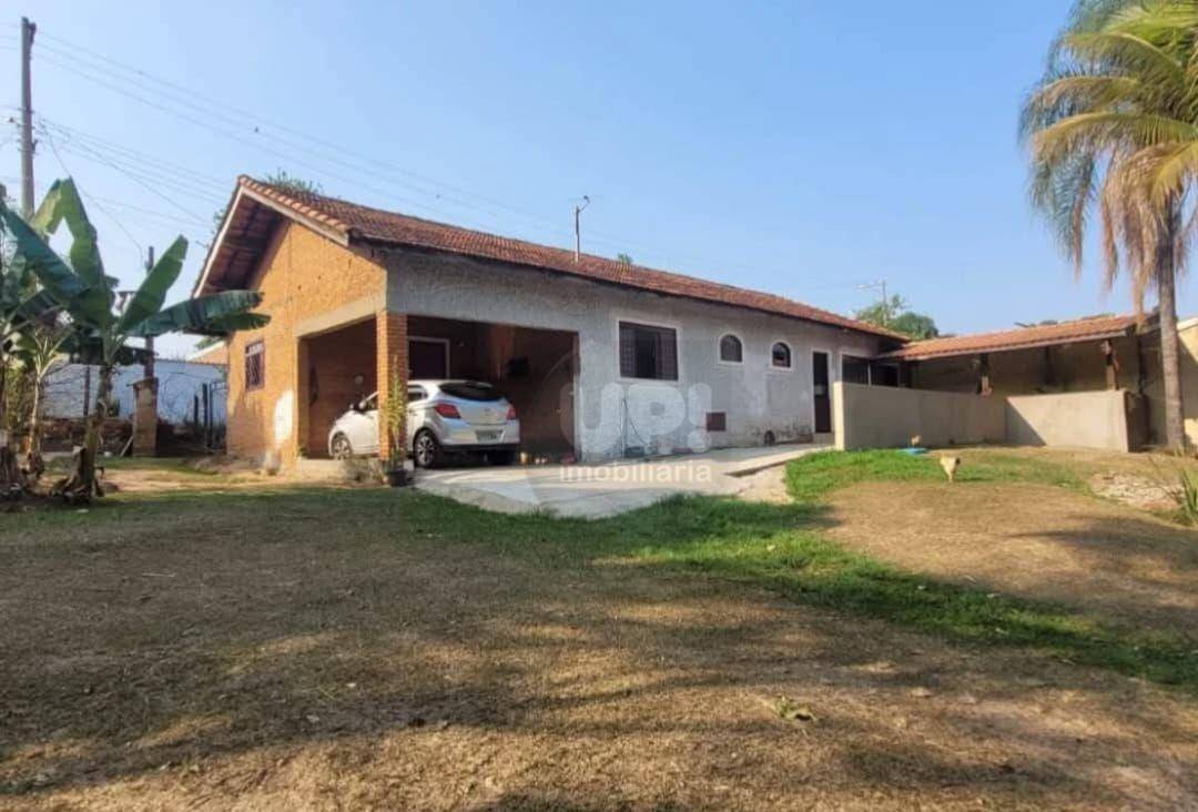 Chácara, 3 quartos, 1100 m² - Foto 1