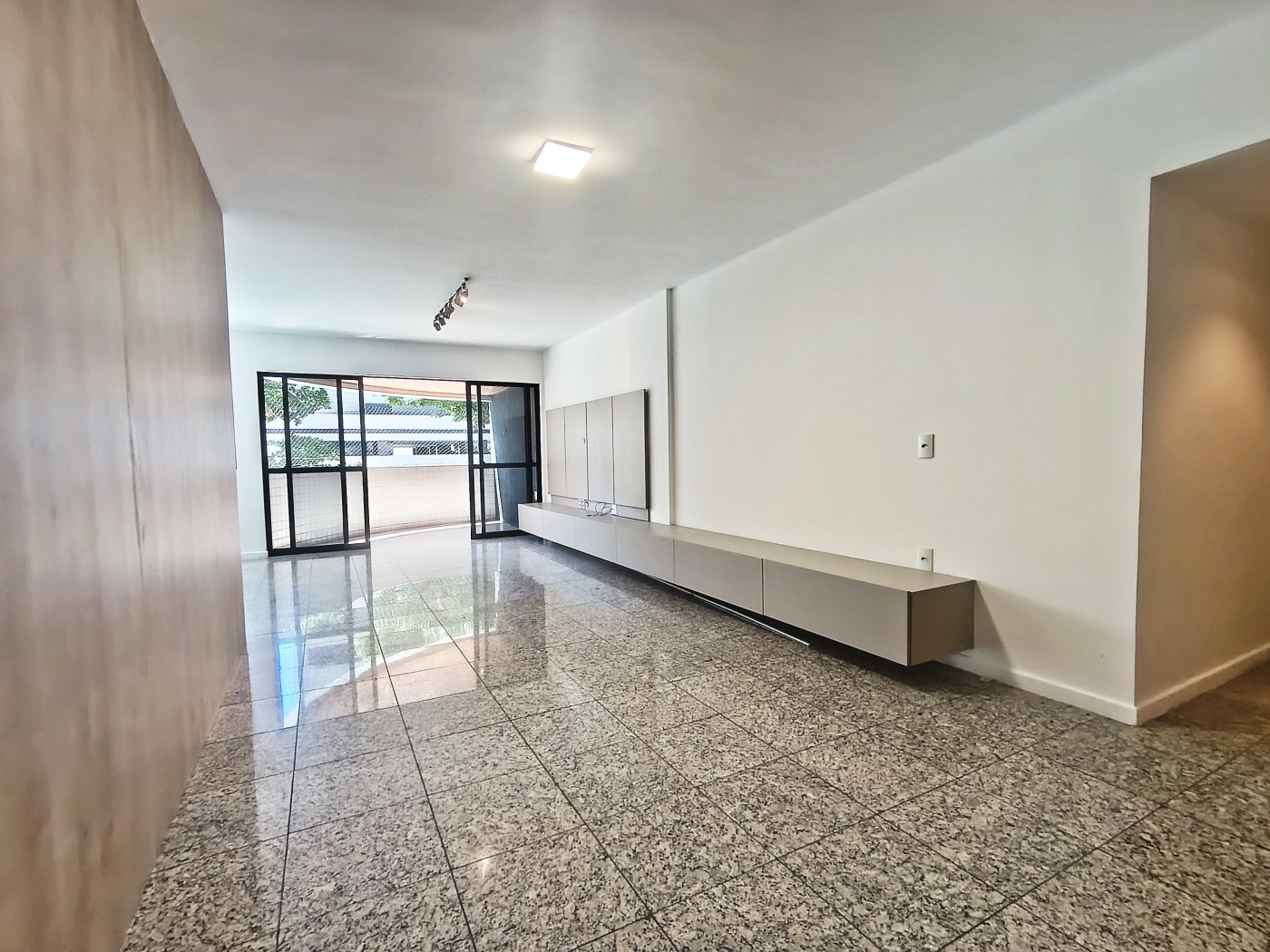 Apartamento à venda com 3 quartos, 129m² - Foto 1