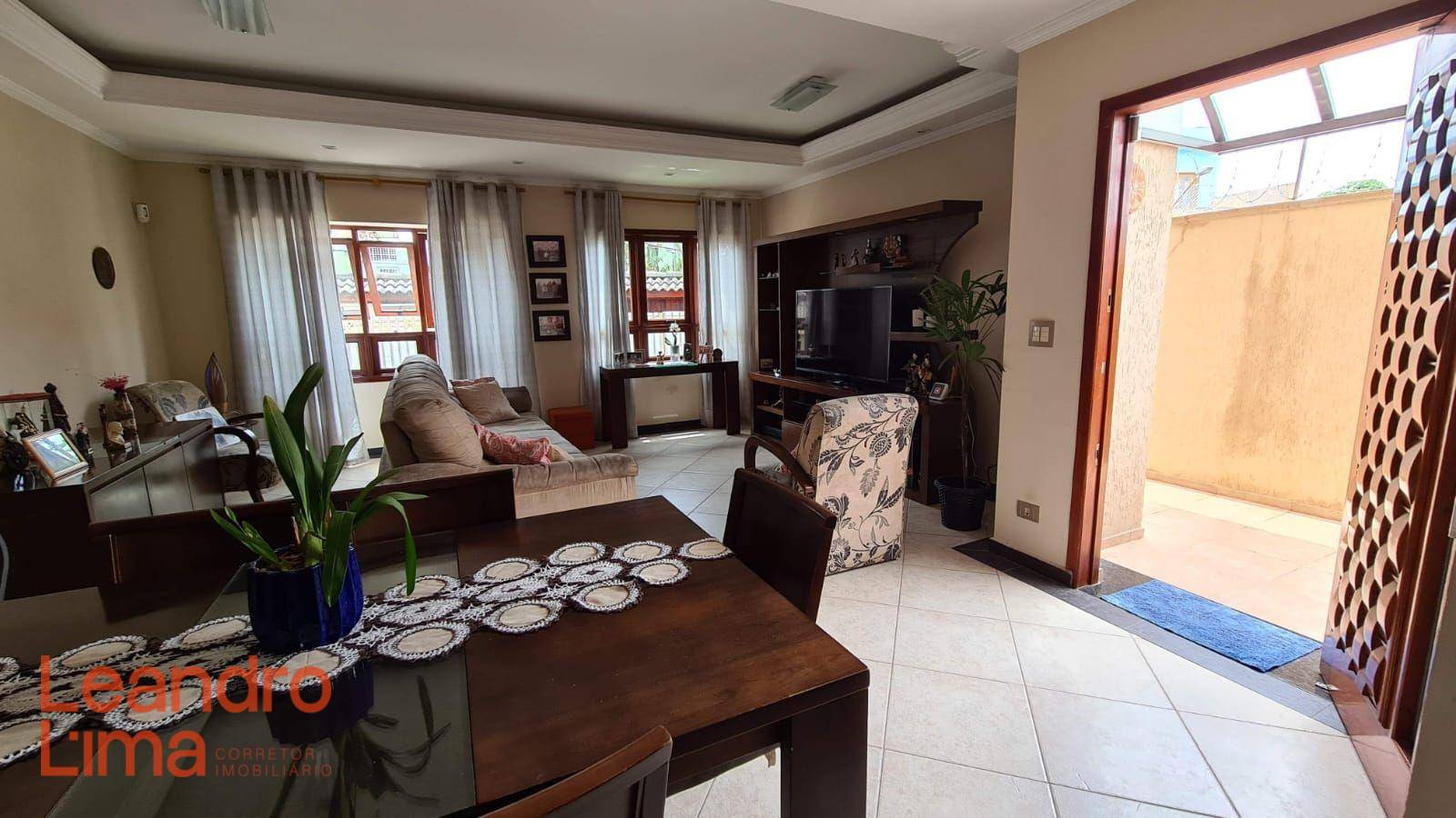 Casa à venda com 4 quartos, 198m² - Foto 2