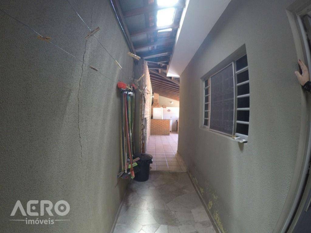 Casa à venda com 5 quartos, 317m² - Foto 10