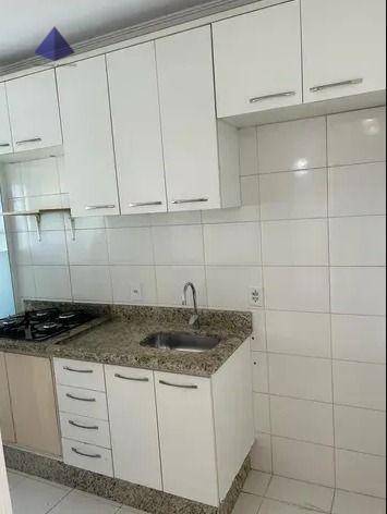 Apartamento à venda com 2 quartos, 65m² - Foto 3